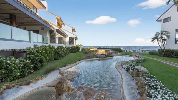 $3,195,000 | 2000 South Bayshore Drive, Unit 24, Miami, FL 33133