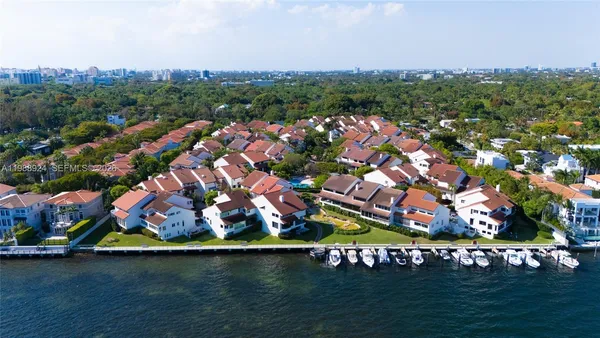 $3,195,000 | 2000 South Bayshore Drive, Unit 24, Miami, FL 33133