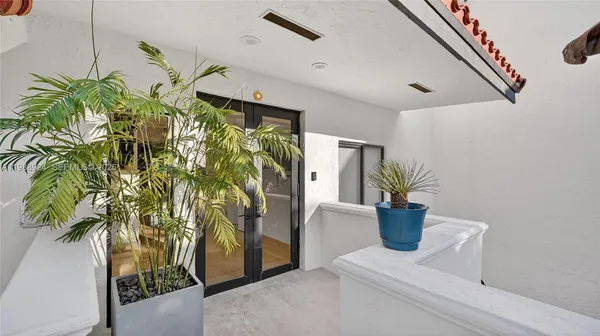 $3,195,000 | 2000 South Bayshore Drive, Unit 24, Miami, FL 33133