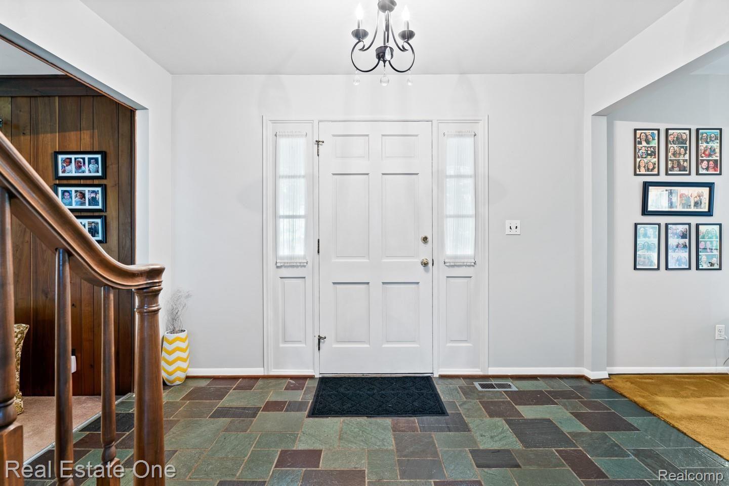 1503 Biggers Drive Rochester, MI 48309 - Photo 2 of 29 DSC03645.jpg