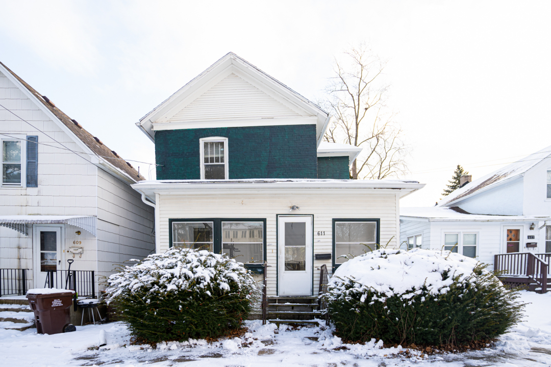 611 West Avon Street Freeport, IL 61032 - Photo 1 of 4