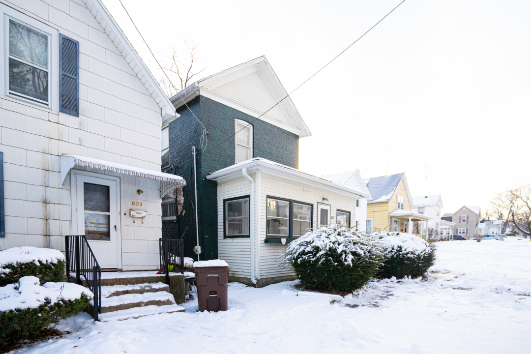 611 West Avon Street Freeport, IL 61032 - Photo 2 of 4