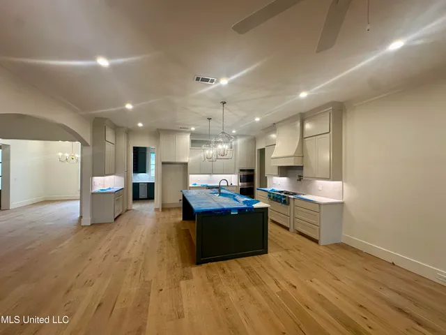 $809,900 | 441 West Oak Circle, Madison, MS 39110