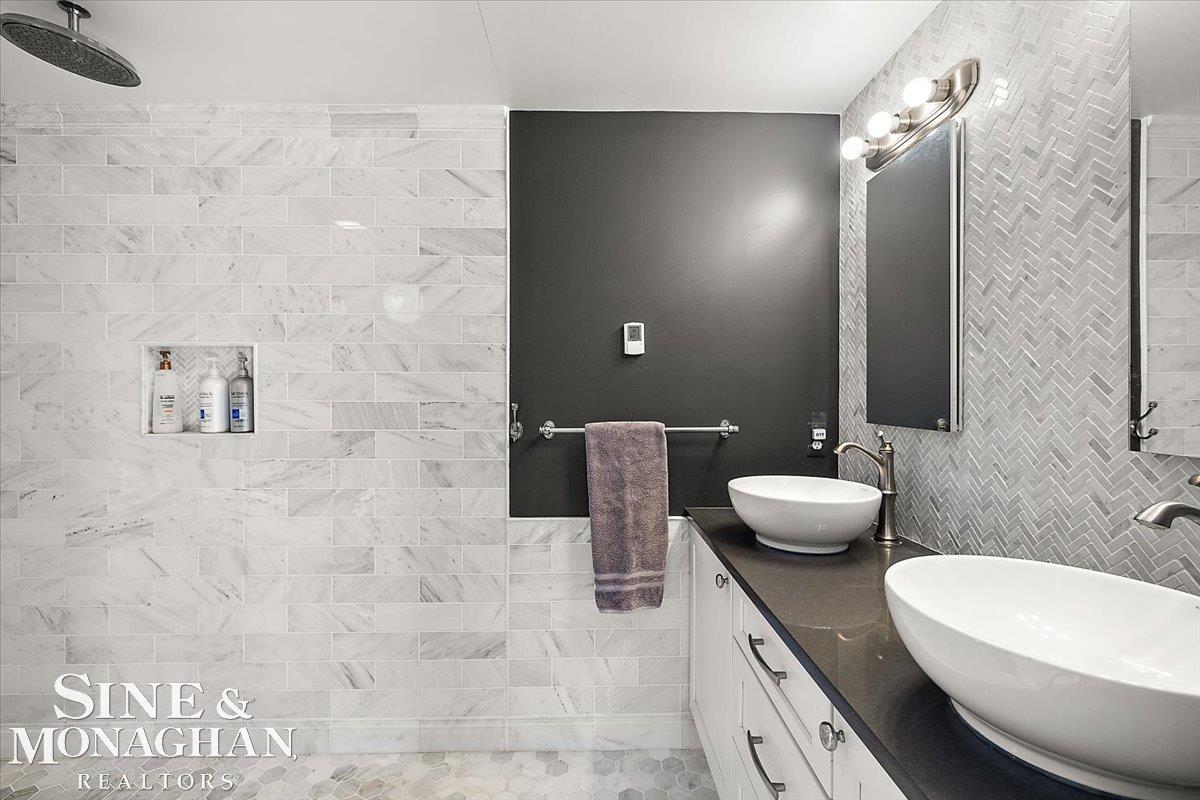 595 Thorntree Road Grosse Pointe Woods, MI 48236 - Photo 36 of 64