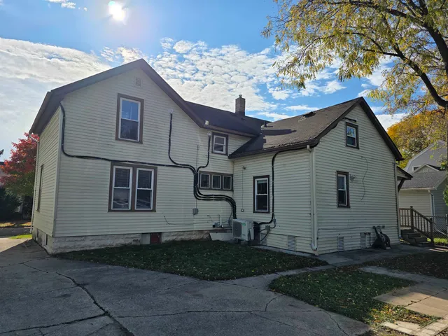 $290,000 | 520 West Commercial Street, Appleton, WI 54911