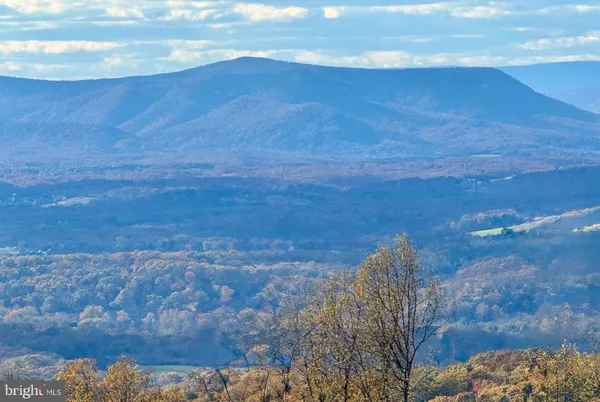 $681,780 | 4 Lee Drive, Linden, VA 22642