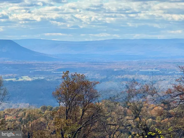 $681,780 | 4 Lee Drive, Linden, VA 22642