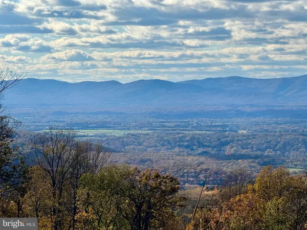 $681,780 | 4 Lee Drive, Linden, VA 22642