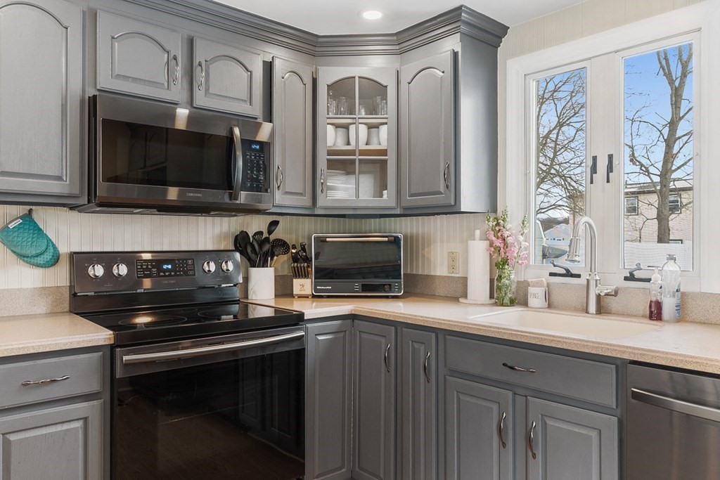 26 Ardmore Road Dedham, MA 02026 - Photo 4 of 38