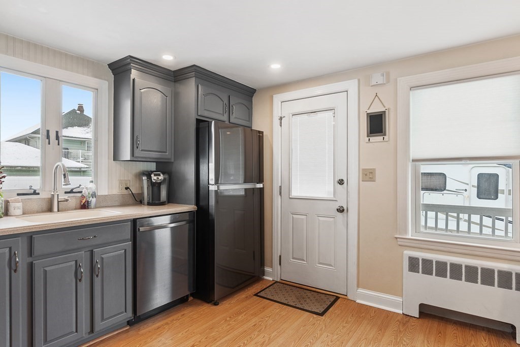 26 Ardmore Road Dedham, MA 02026 - Photo 6 of 38