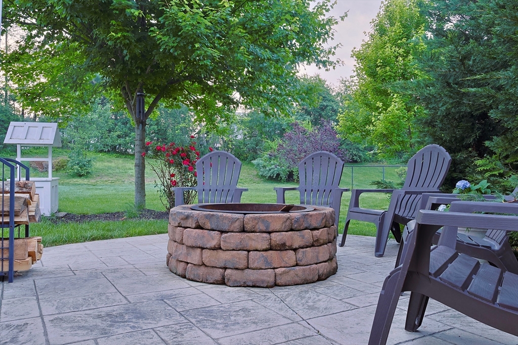 98 Robinette Road Stoughton, MA 02072 - Photo 9 of 38 Gallery Image 9