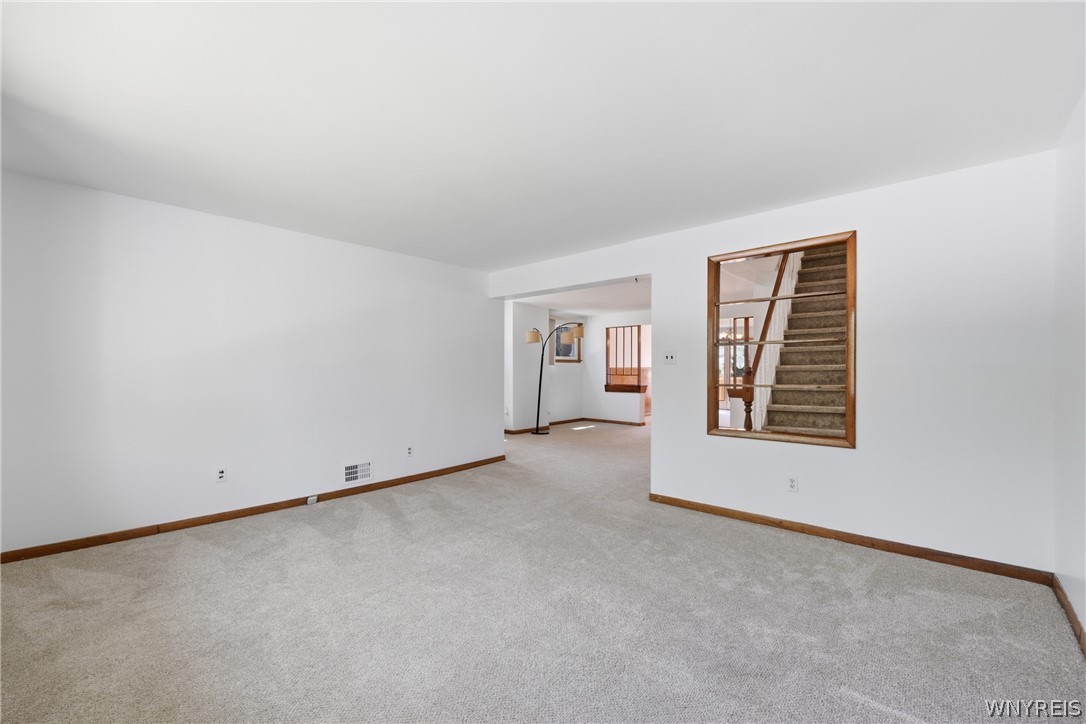 176 15th Street Buffalo, NY 14213 - Photo 7 of 36 Family Room