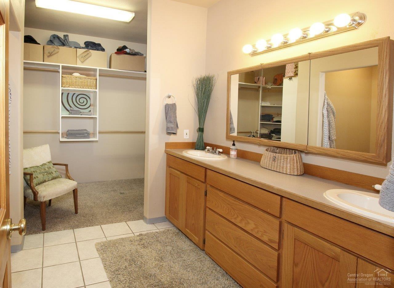 64624 Deschutes Market Road Bend, OR 97701 - Photo 12 of 25 Master has 2 sinks, private potty room a