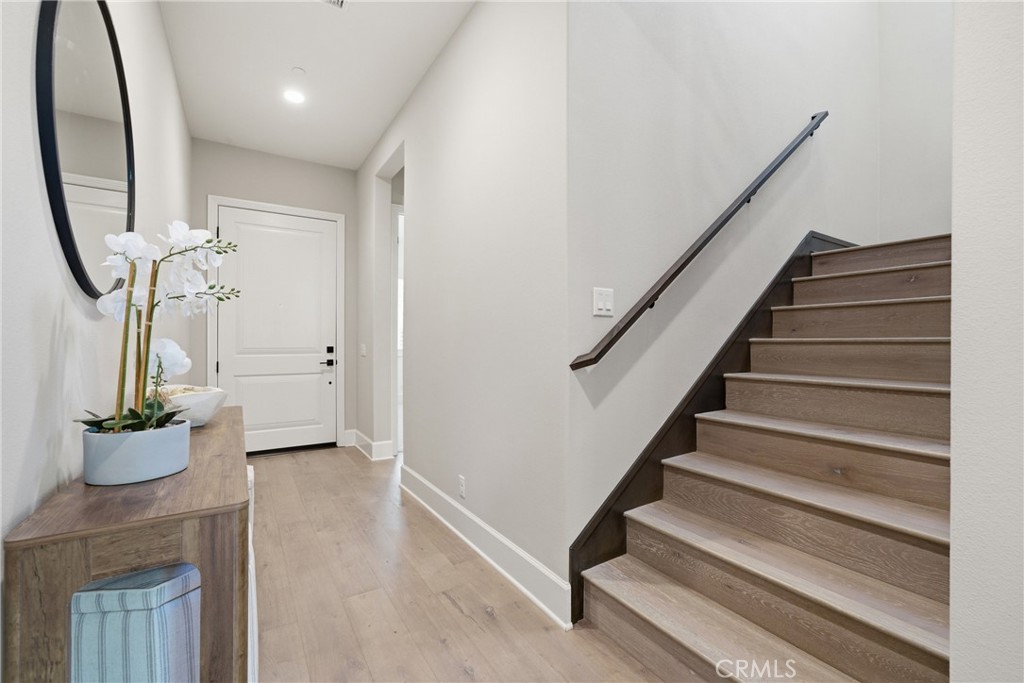 84 Rockinghorse Irvine, CA 92602 - Photo 2 of 41 Entryway