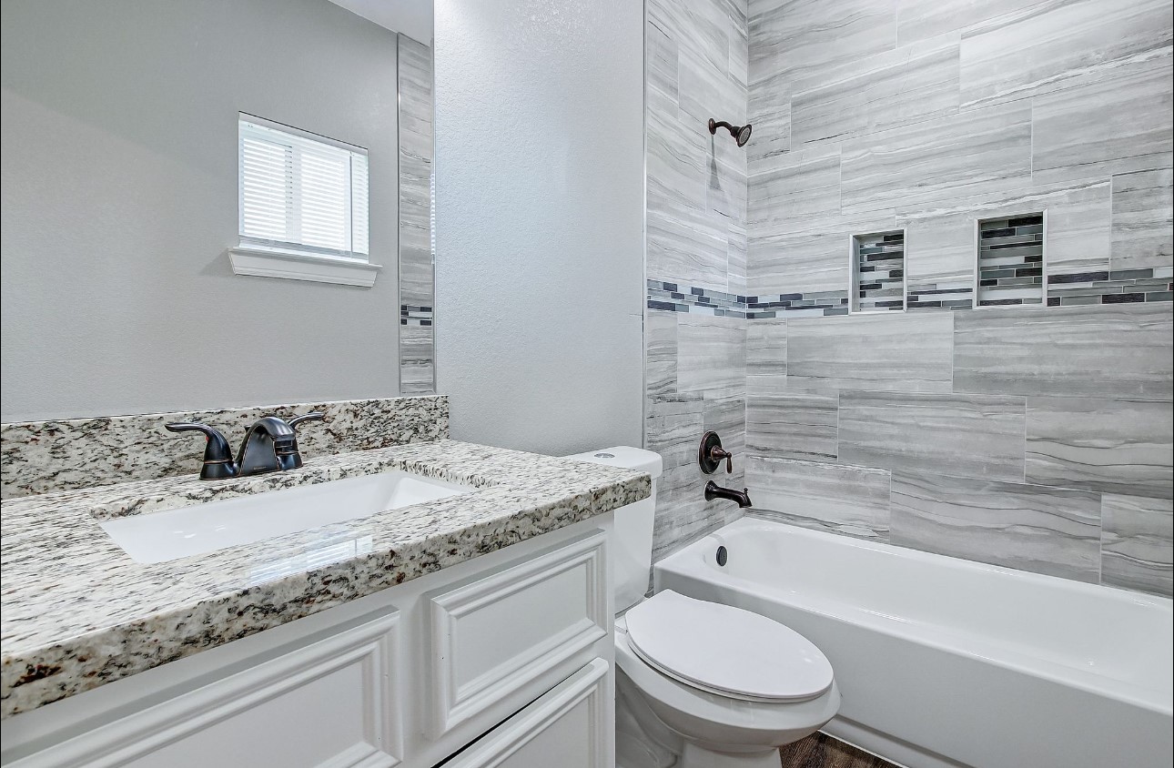 2402 Spence Street, Unit A Houston, TX 77093 - Photo 11 of 14 BATHROOM