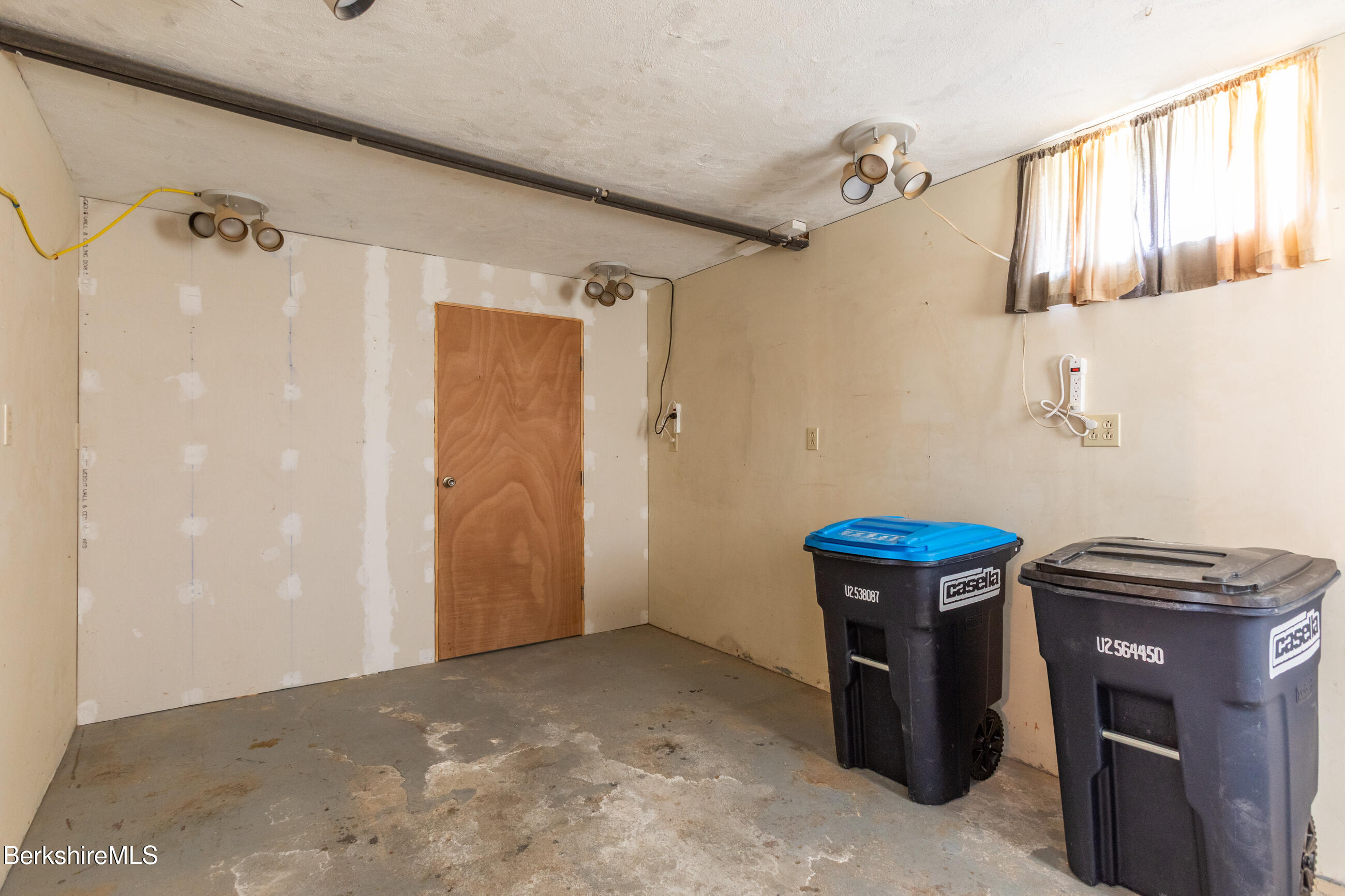 51 Howe Road Pittsfield, MA 01201 - Photo 24 of 26 image-18