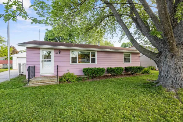 $225,000 | 328 Brantwood Drive, Neenah, WI 54956