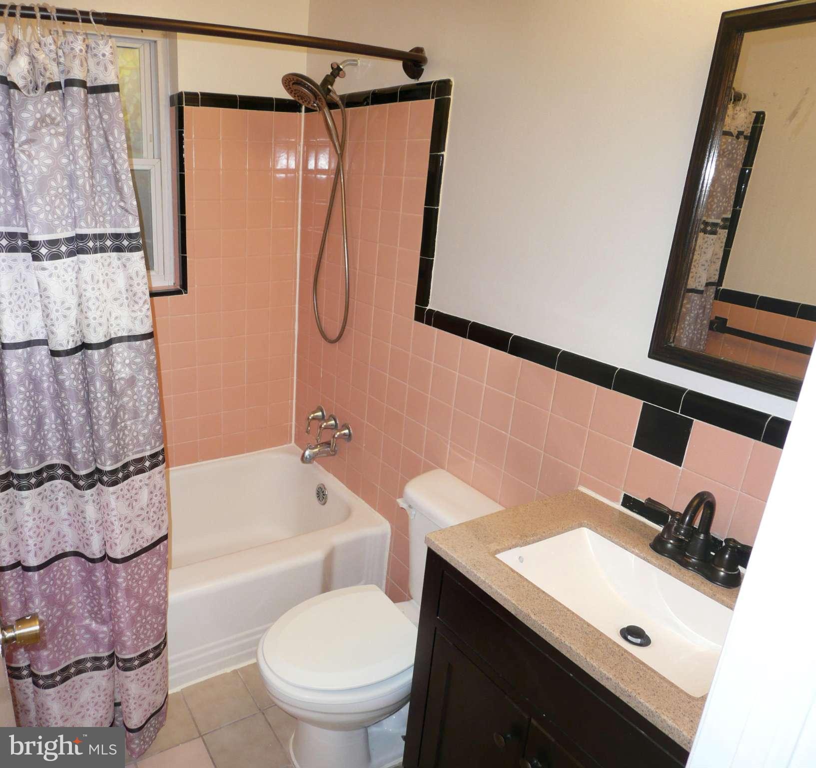 6014 Grayson Street Springfield, VA 22150 - Photo 22 of 26 Main Level Full Bath