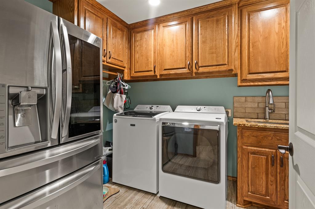 78 County Road 2137 Pittsburg, TX 75686 - Photo 20 of 40 a utility room with dryer and washer