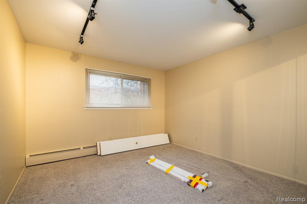16317 Riverside Drive Livonia, MI 48154 - Photo 19 of 37 Gallery Image 19