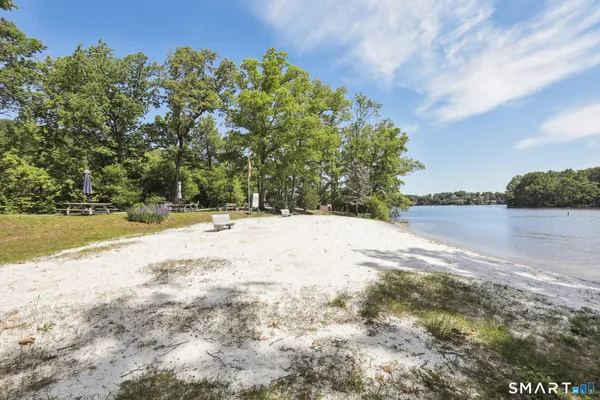 $799,500 | 4 Candlewood Road, New Fairfield, CT 06812