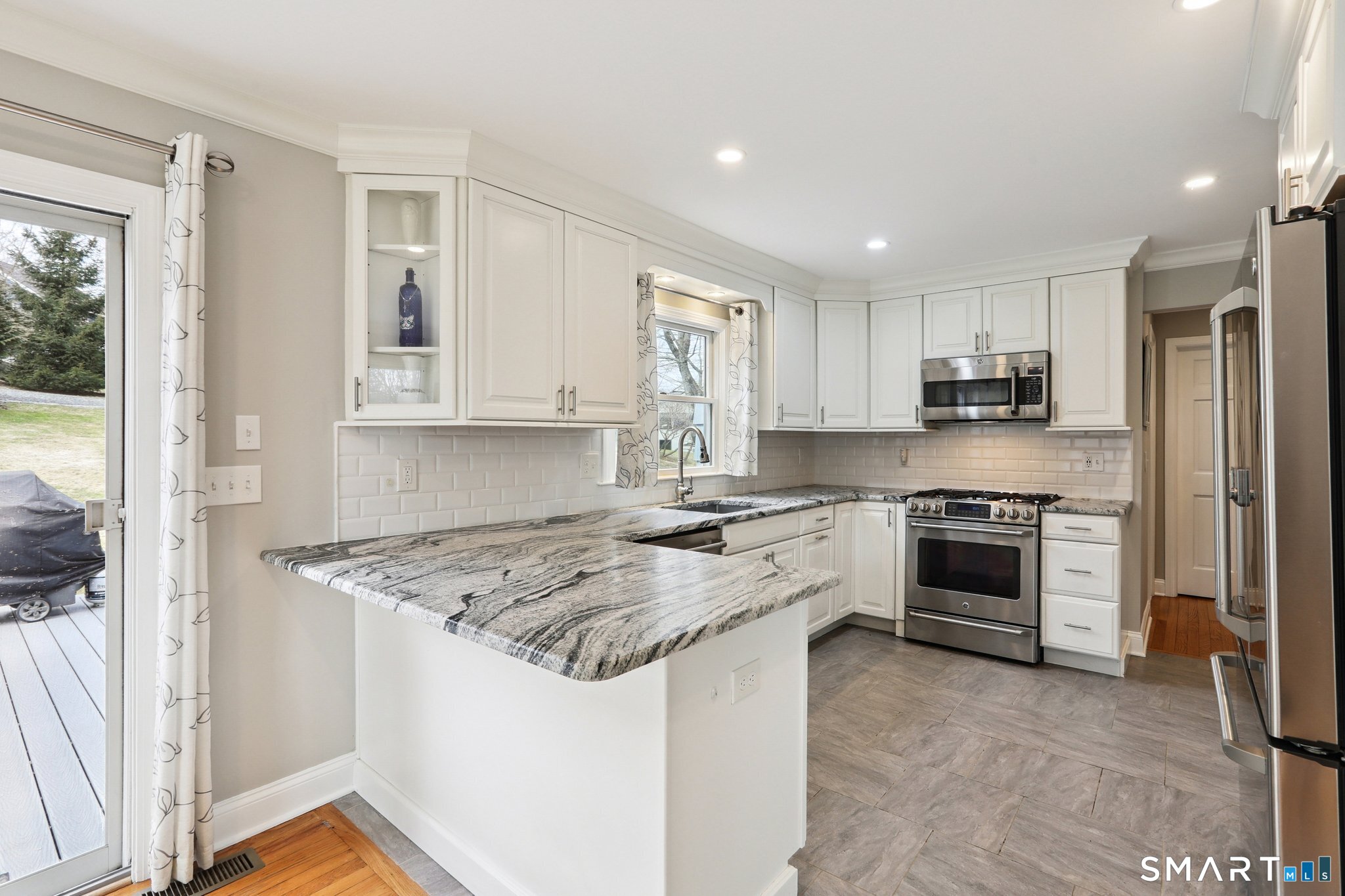 4 Candlewood Road New Fairfield, CT 06812 - Photo 8 of 32