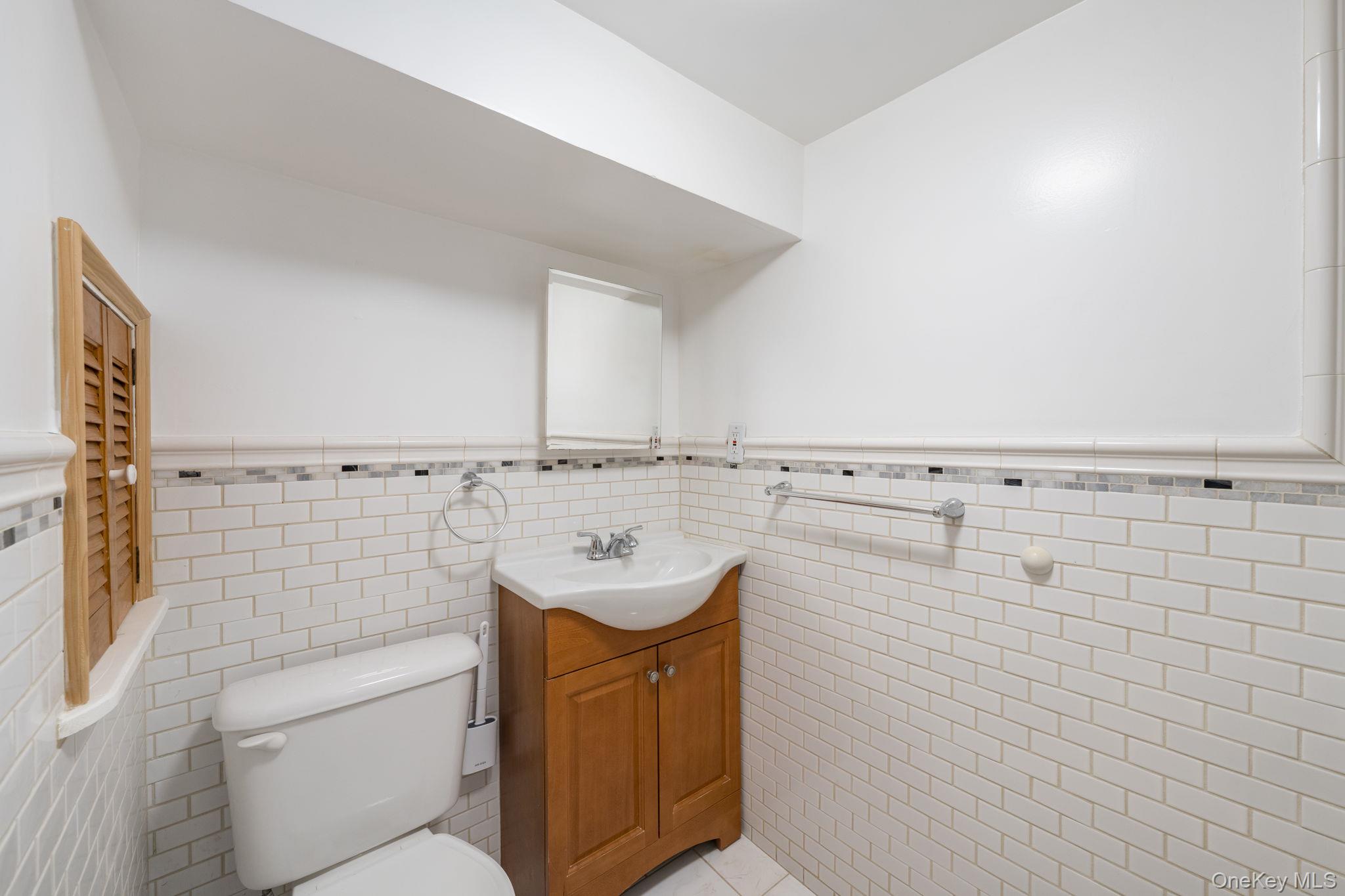 82 Nottingham Avenue Valley Stream, NY 11580 - Photo 19 of 30