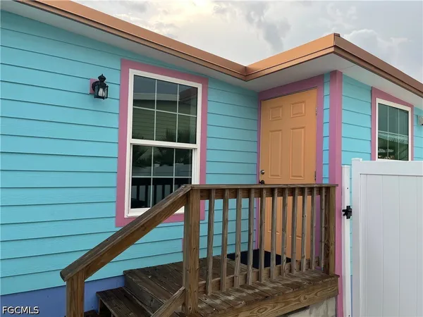 $1,600 | 4874 Pine Island Road, Bokeelia, FL 33922