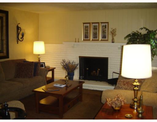 544 Utopia Road Apollo, PA 15613 - Photo 3 of 12 Living Room.