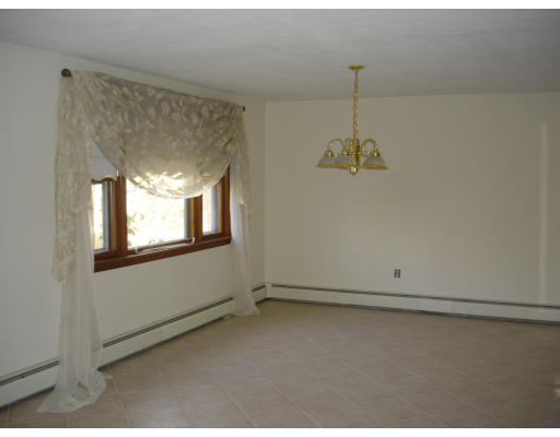 15 Richmond Road Freetown, MA 02702 - Photo 5 of 10 Gallery Image 5