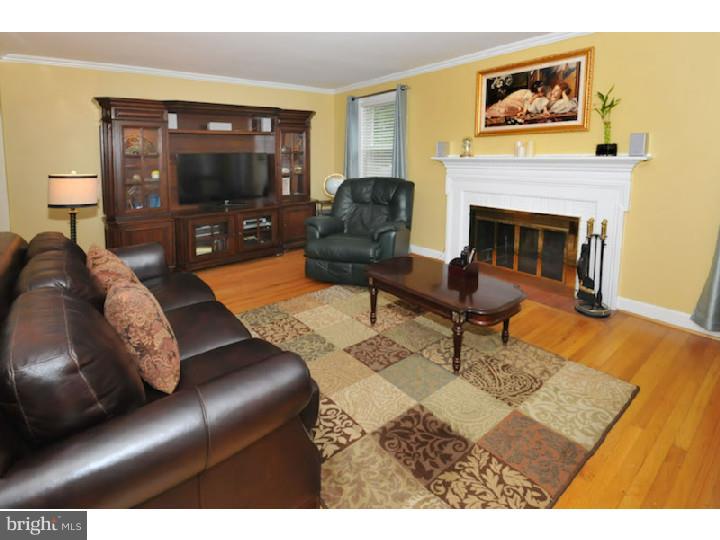 7634 Levis Road Cheltenham, PA 19012 - Photo 3 of 25 Living Room