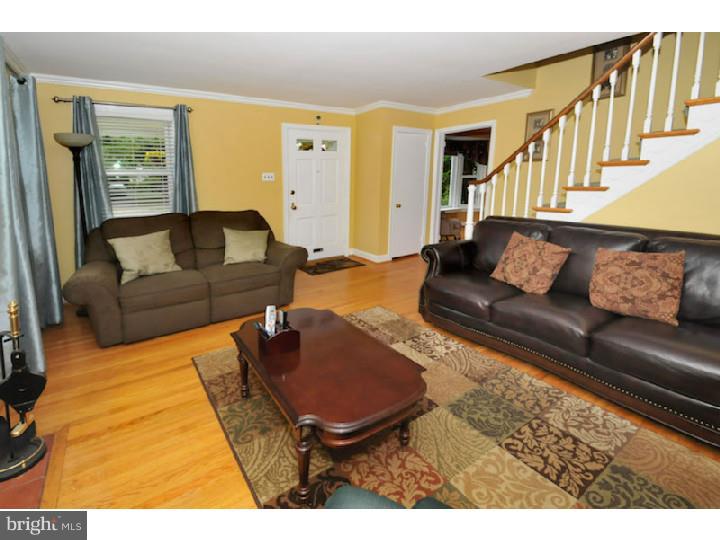 7634 Levis Road Cheltenham, PA 19012 - Photo 4 of 25 Living Room