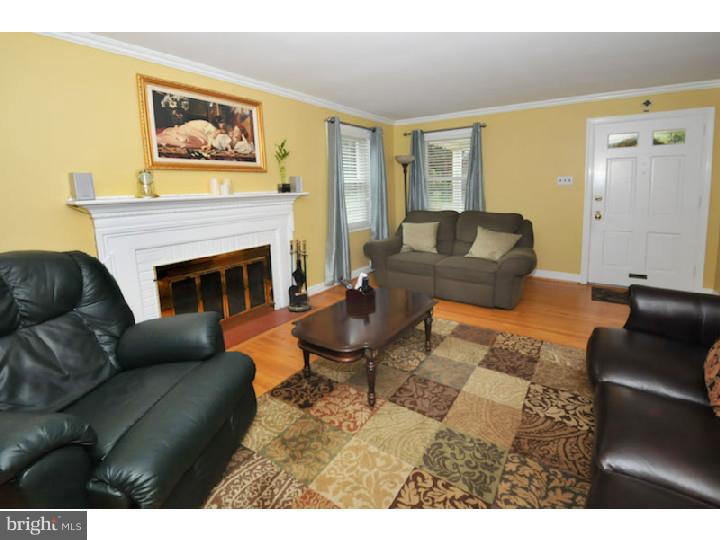 7634 Levis Road Cheltenham, PA 19012 - Photo 5 of 25 Living Room