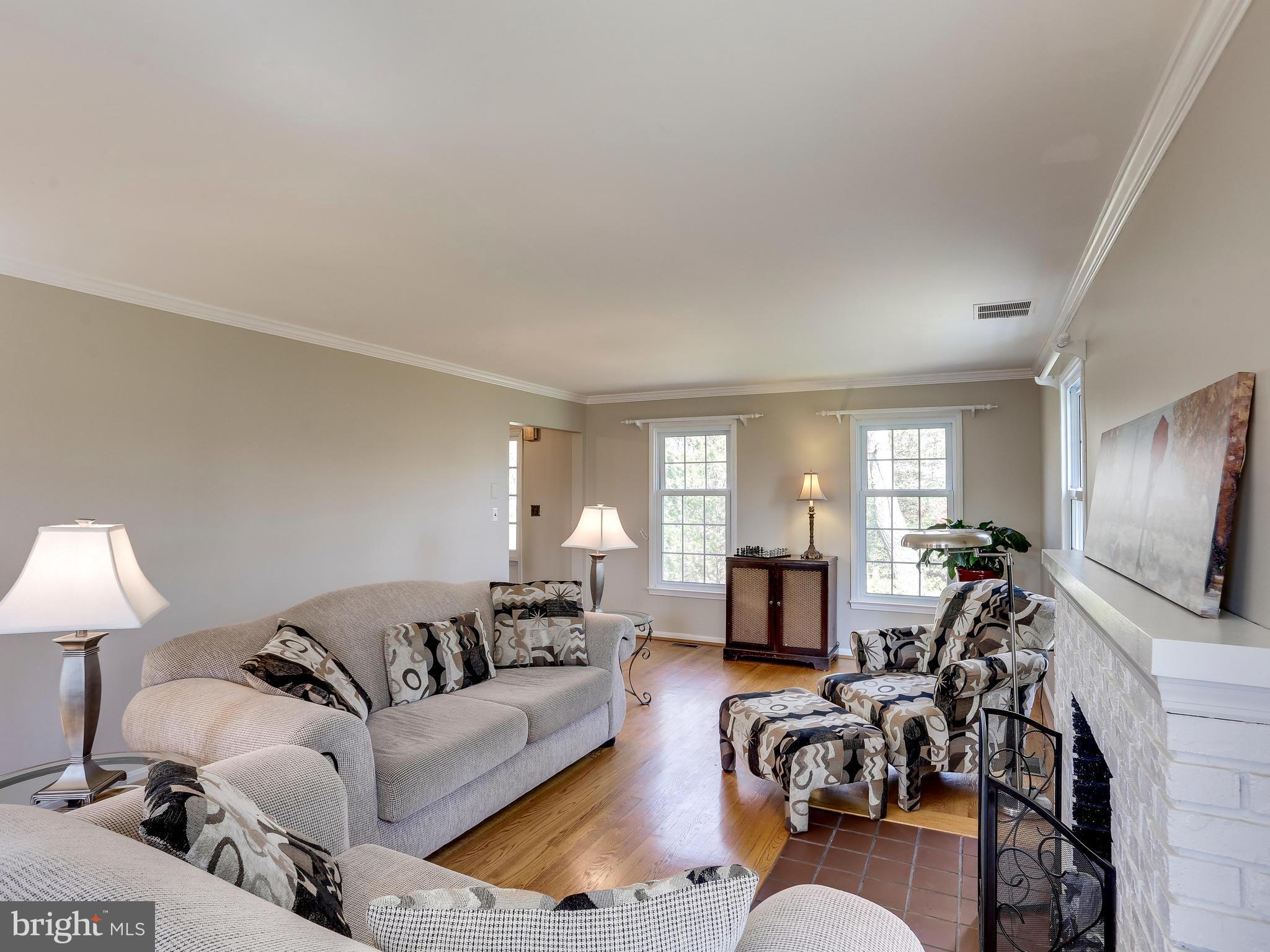 2635 Omisol Road Woodbridge, VA 22192 - Photo 18 of 30 Living Room