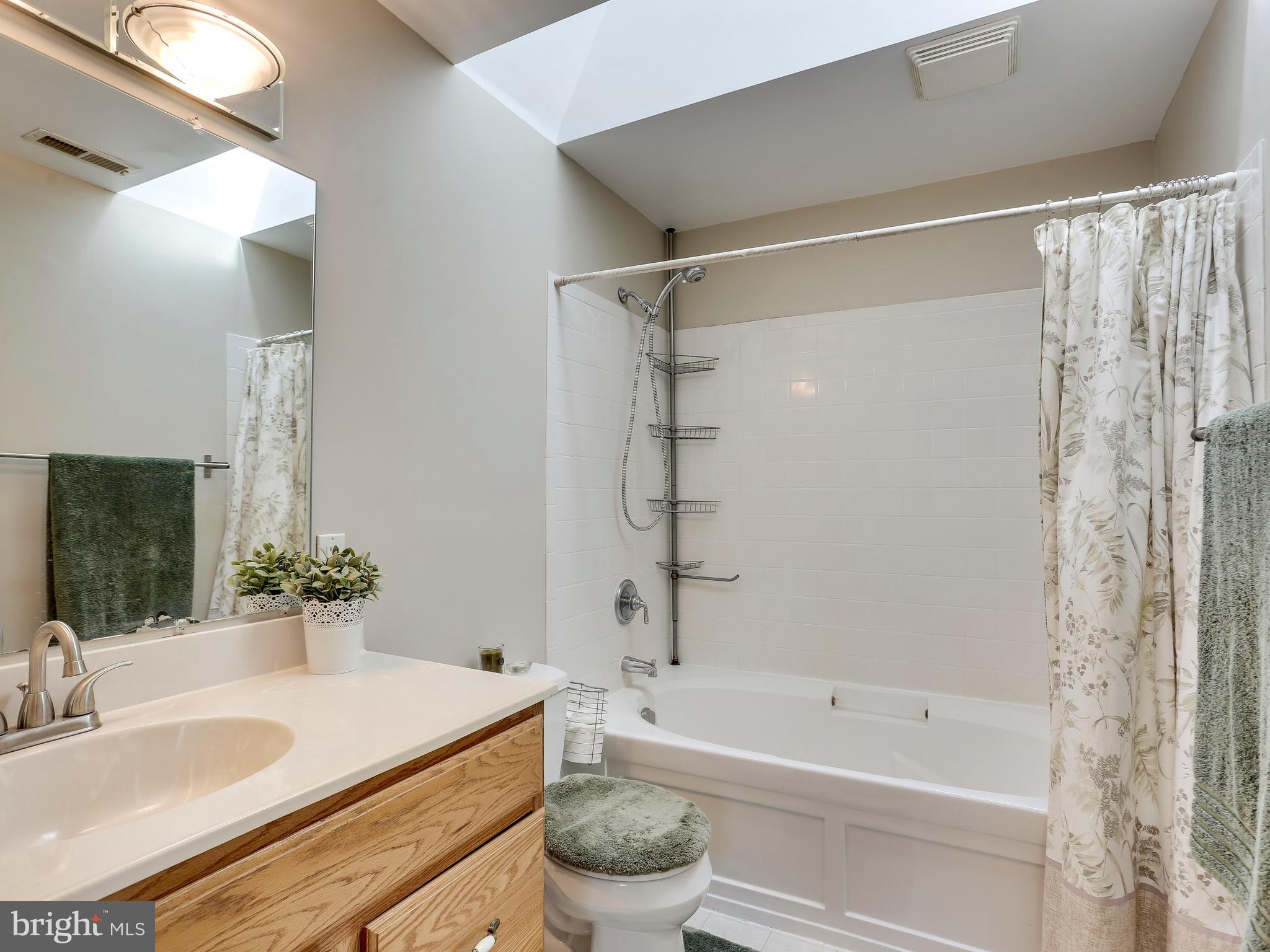 2635 Omisol Road Woodbridge, VA 22192 - Photo 22 of 30 Bath (Master)