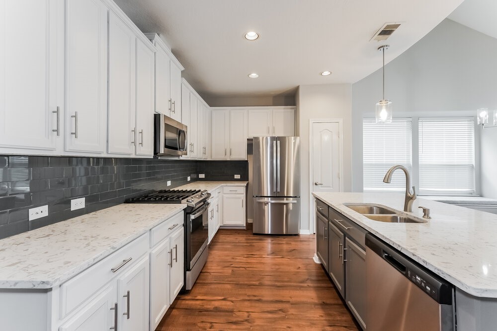 2531 Crystal Shore Drive Rosharon, TX 77583 - Photo 9 of 17