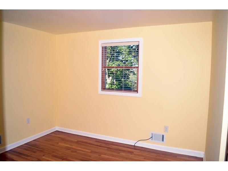 27 Thornridge Road Pittsburgh, PA 15237 - Photo 17 of 25 Bedroom.