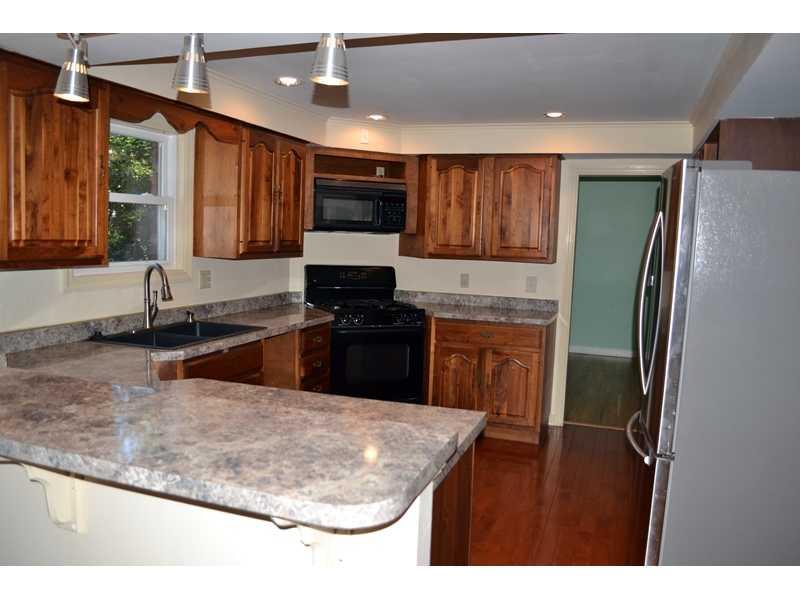 27 Thornridge Road Pittsburgh, PA 15237 - Photo 7 of 25 Kitchen.