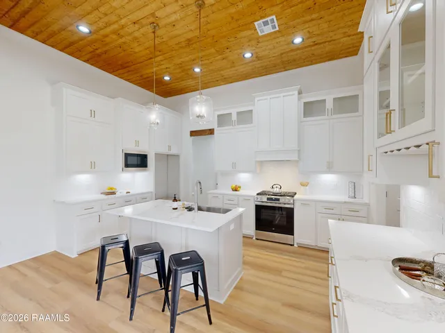 $422,300 | 114 Spring Meadow Drive, Broussard, LA 70518