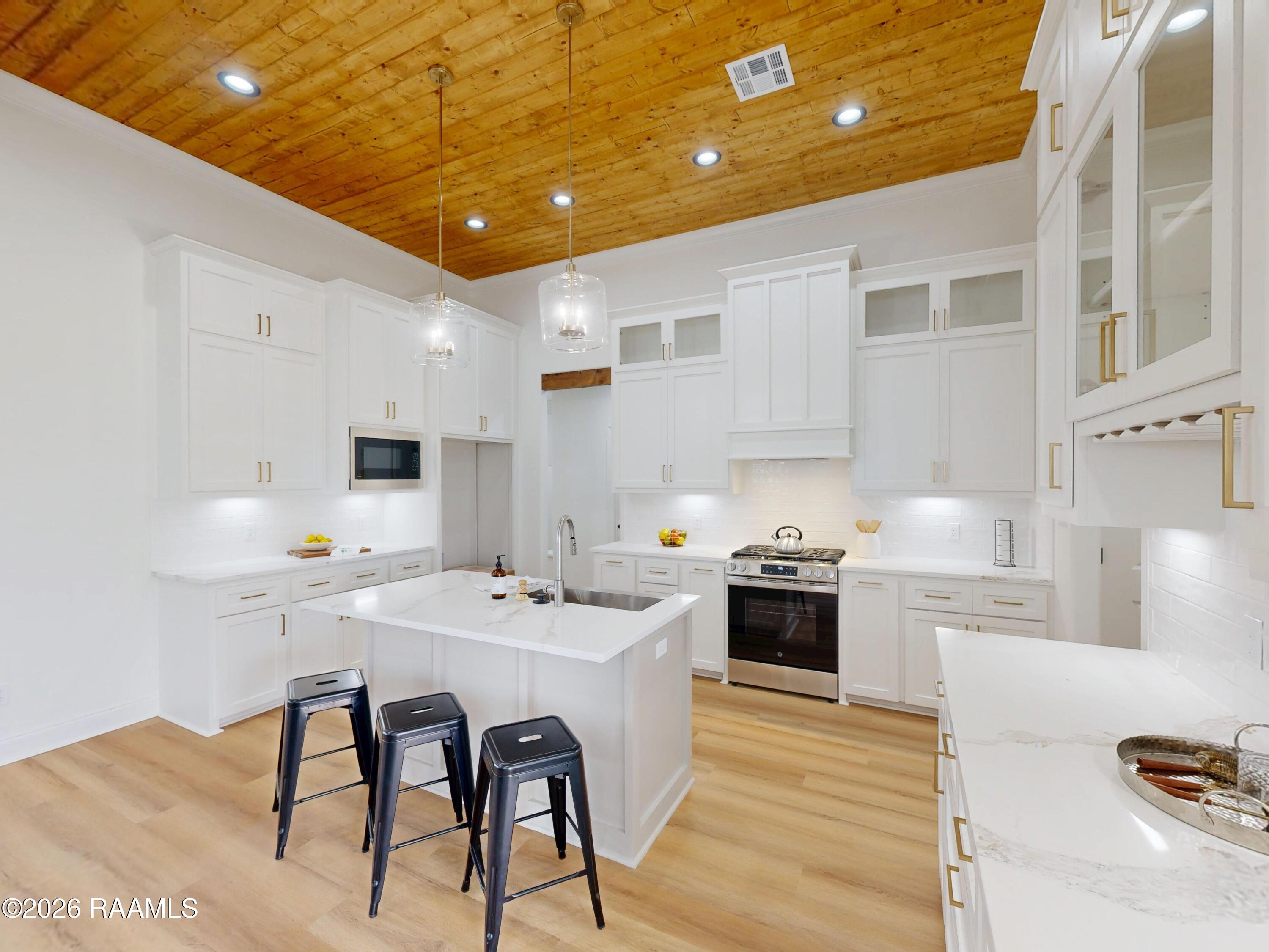 114 Spring Meadow Drive Broussard, LA 70518 - Photo 6 of 29 Kitchen
