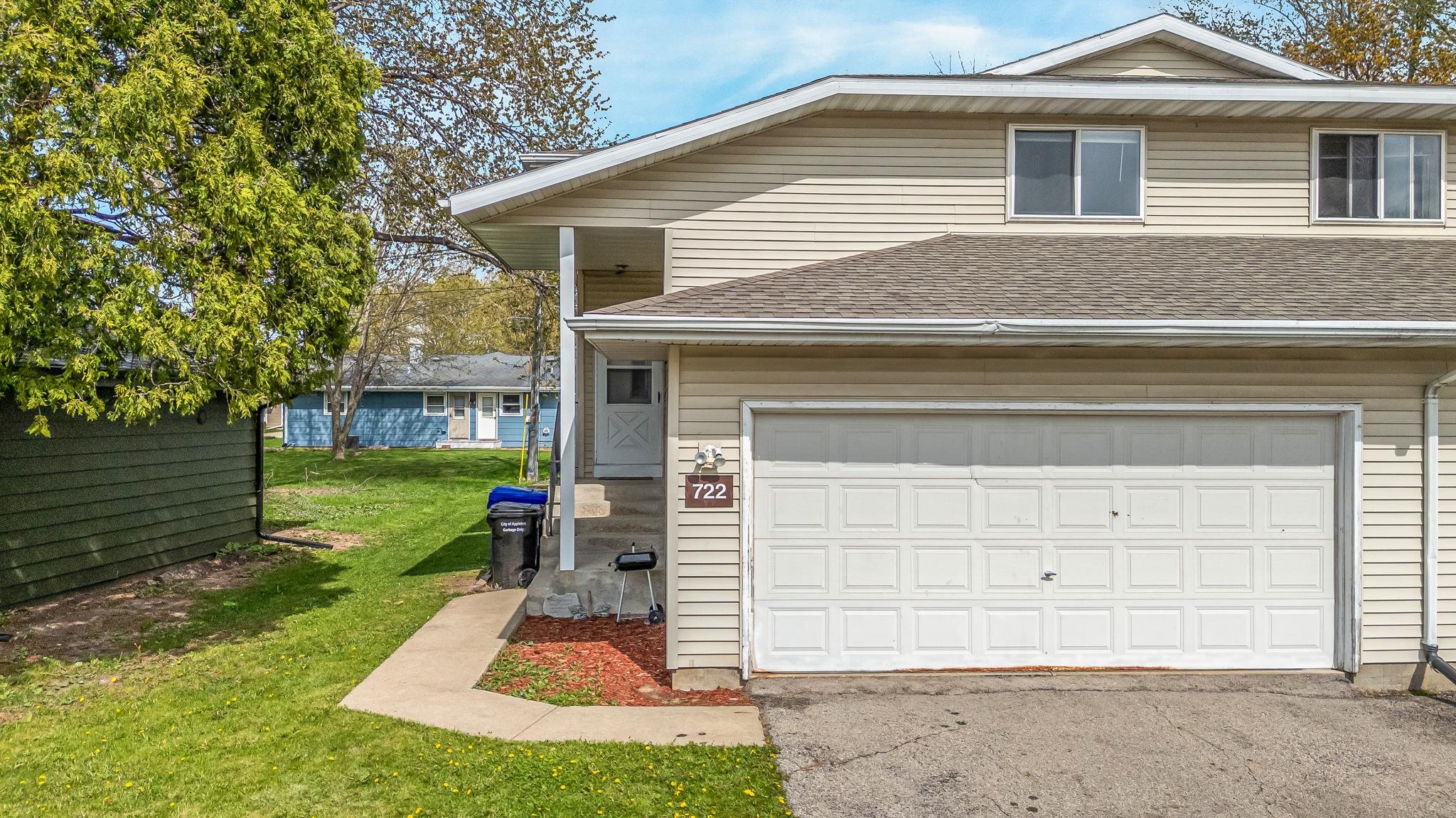722 North Hawthorne Drive Appleton, WI 54915 - Photo 1 of 20