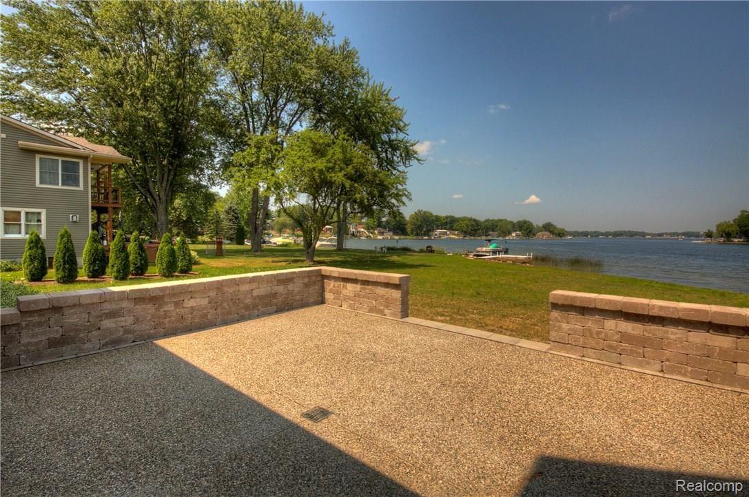 5755 Longpoint Drive Howell, MI 48843 - Photo 9 of 59 930A8942_3_4.jpg