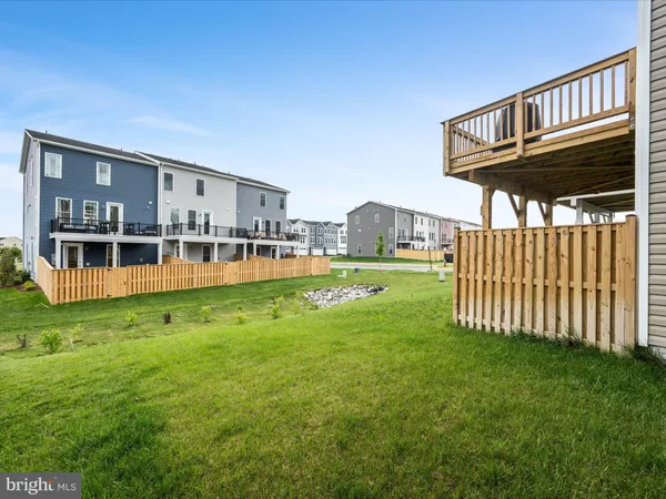 a view of an house with backyard porch and garden