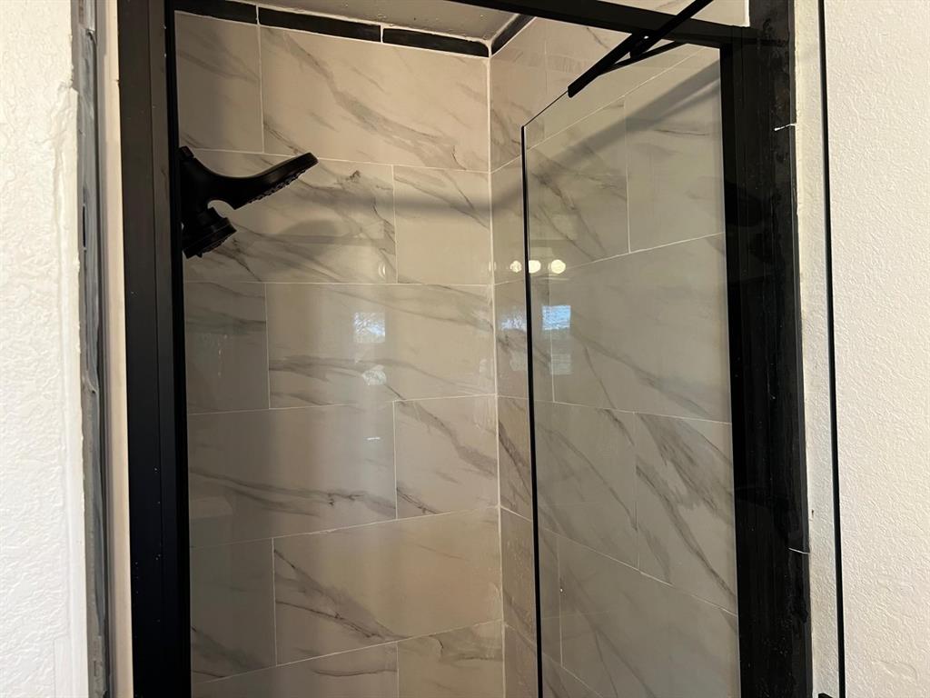 2025 County 1415 Road Bonham, TX 75418 - Photo 20 of 25 Shower enclosure with a matte black frame and clear glass door