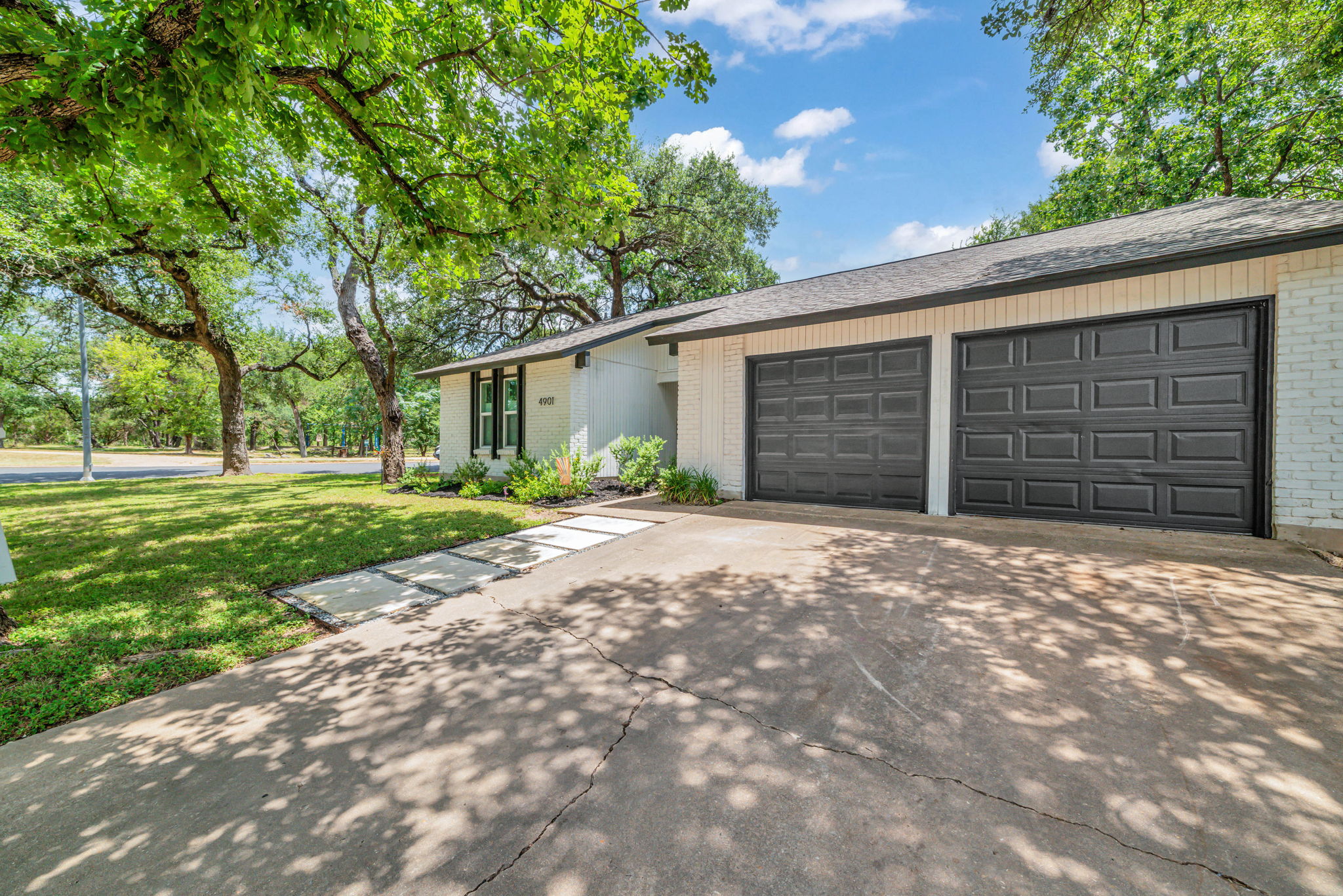 4901 Powder River Road Austin, TX 78759 - Photo 3 of 34