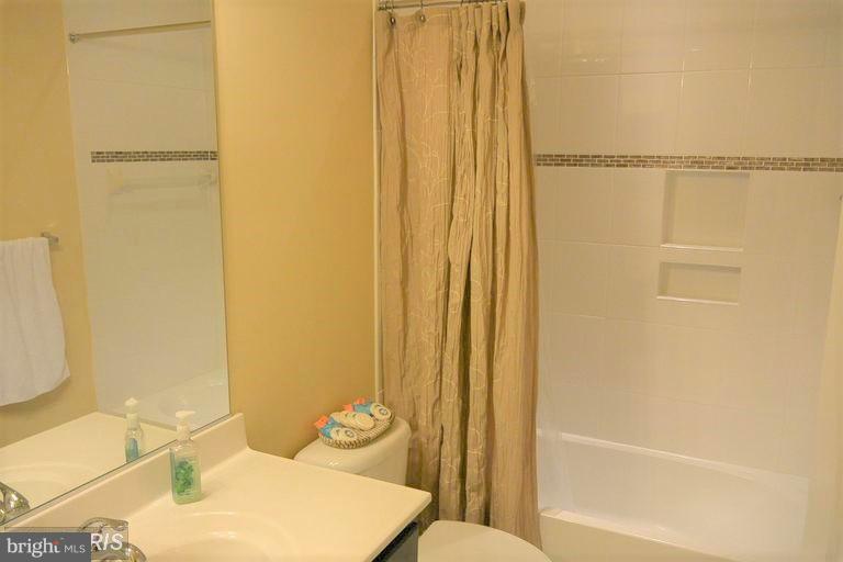 242 Short Branch Road Stafford, VA 22556 - Photo 15 of 30 Upper Hall Bath
