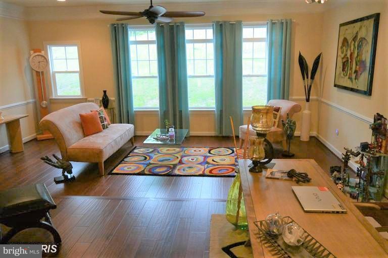 242 Short Branch Road Stafford, VA 22556 - Photo 6 of 30 Living Room