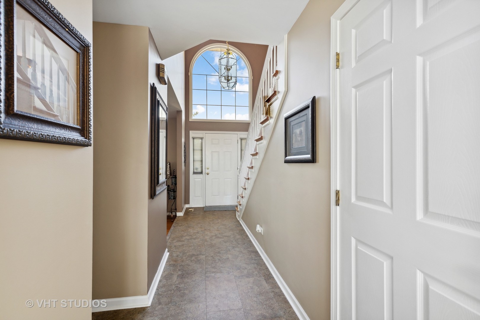 10001 Derby Lane Mokena, IL 60448 - Photo 7 of 31 a view of a livingroom with wooden floor and entryway