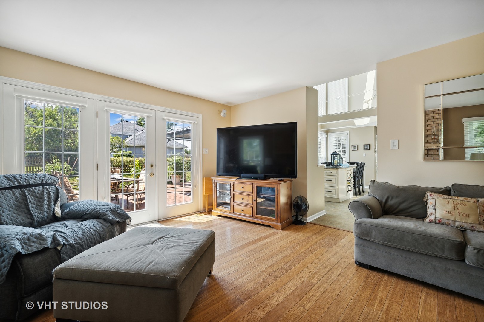 10001 Derby Lane Mokena, IL 60448 - Photo 9 of 31 a living room with furniture and a flat screen tv