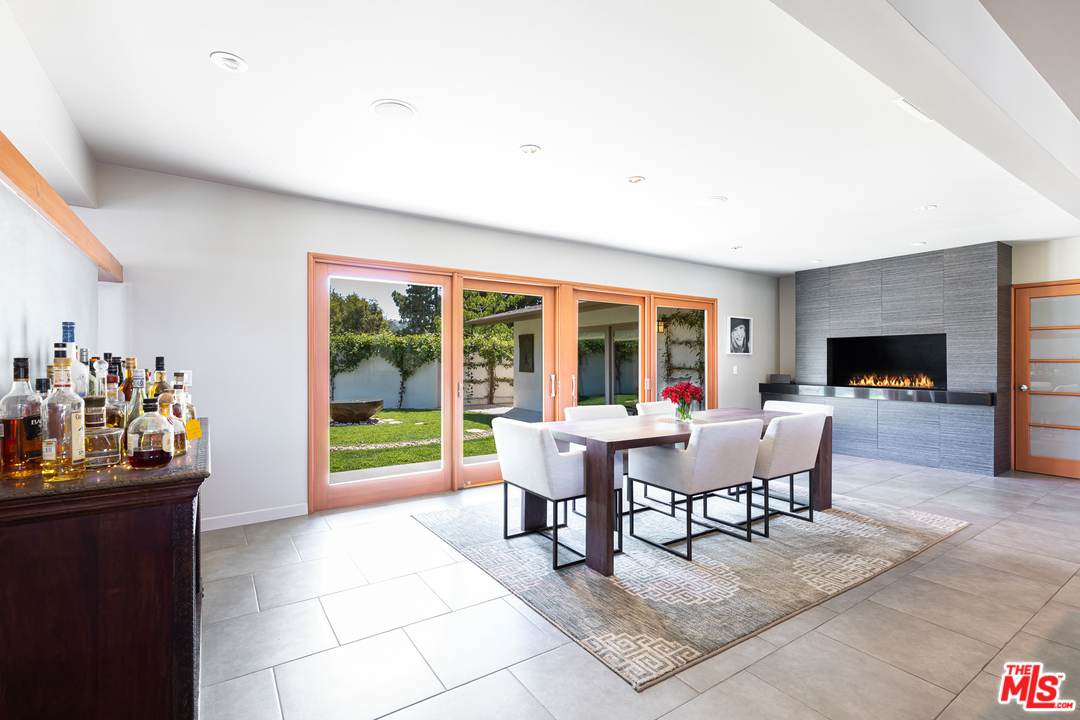 16231 Meadow Ridge Way Encino, CA 91436 - Photo 11 of 53 Gallery Image 11